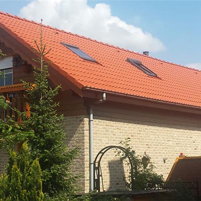 Dak na reiniging en coating, kleur tegelrood